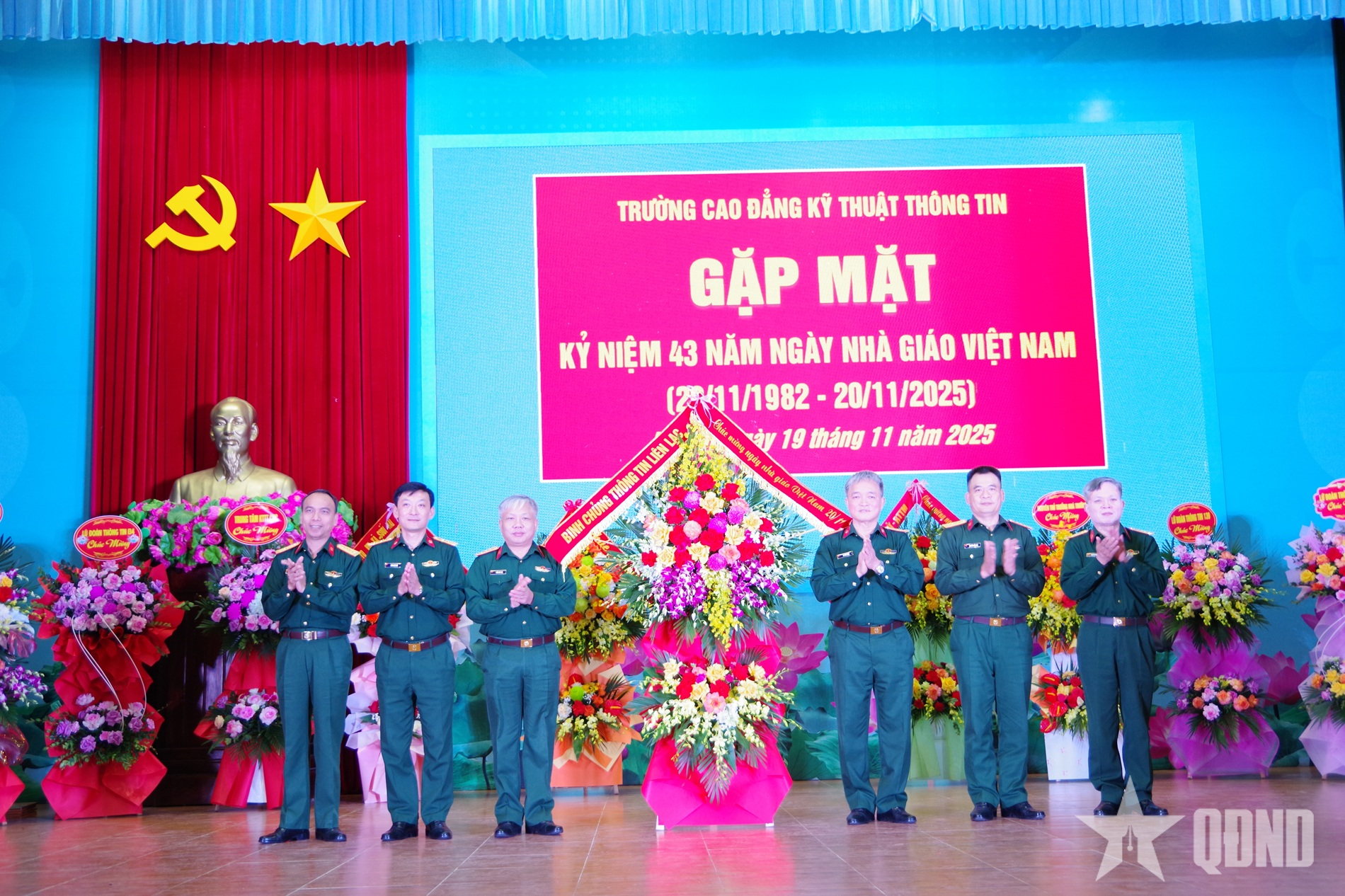 Trường Cao đẳng Kỹ thuật Thông tin gặp mặt kỷ niệm 43 năm Ngày Nhà giáo Việt Nam